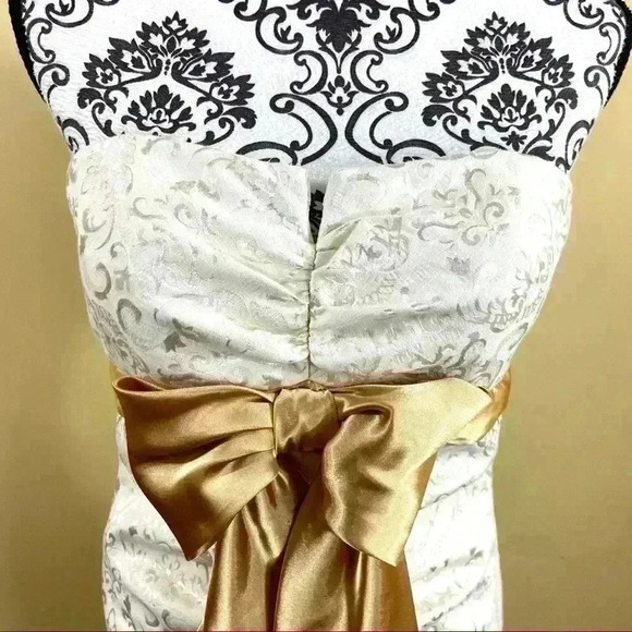 Blondie Nites by Stacy Sklar Creme & Gold Strapless Bodycon Mini Dress Size 13 - Picture 3 of 16